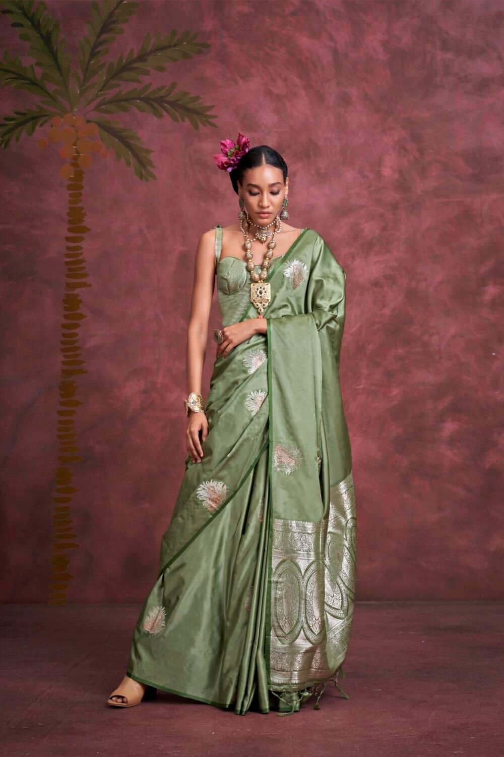 Tone to Tone Satin Handloom Weaving Silk Saree