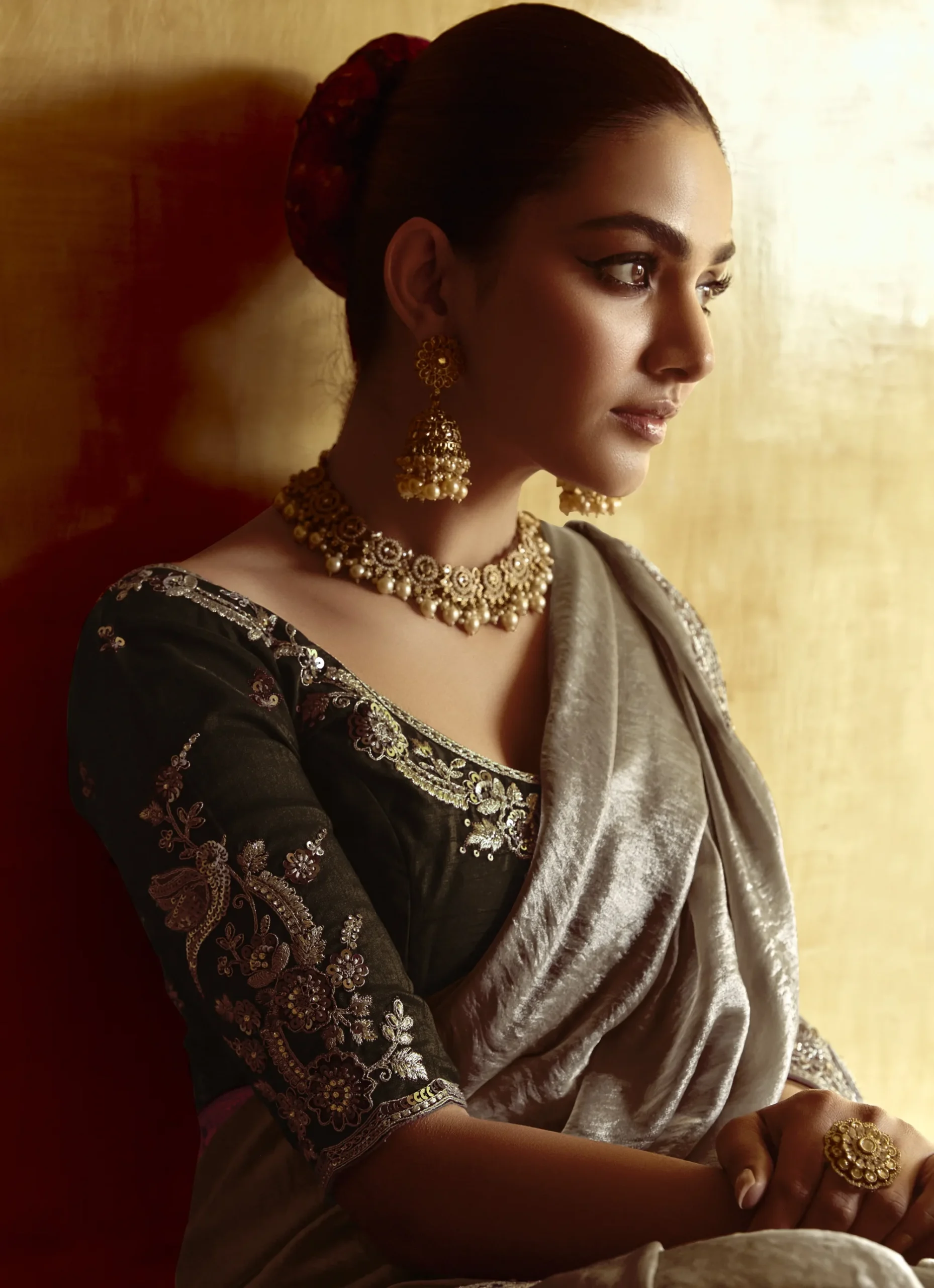 Luxury Fancy Fabric Saree with Embroidered Border - Image 4