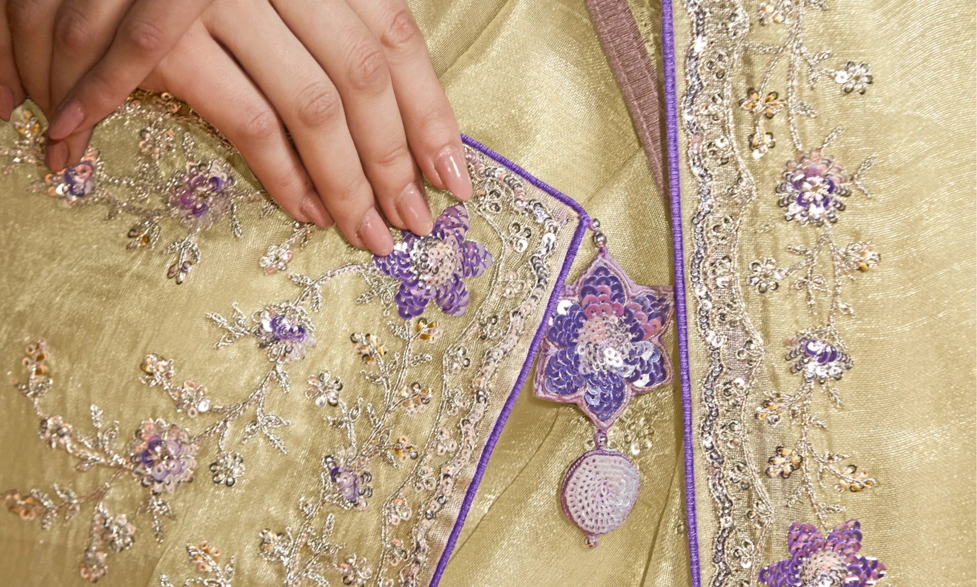 Ivory Embroidered Fancy Saree - Image 3